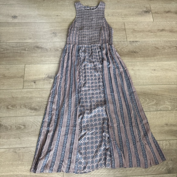 Patterned Halter Neck Dress - Picture 5 of 8